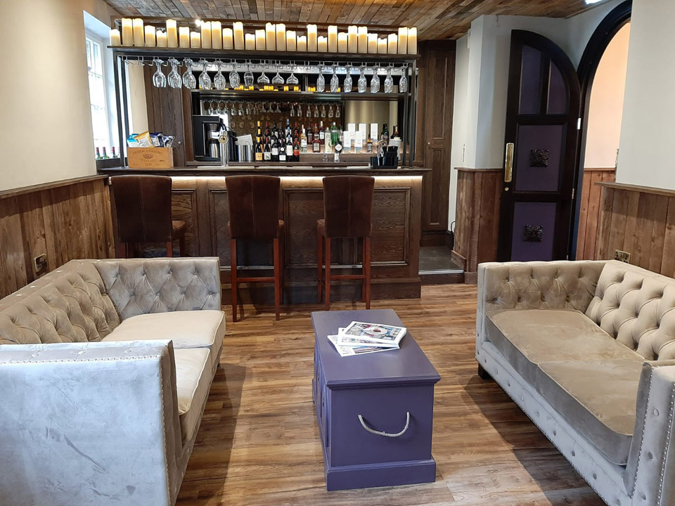 Snug breakout area and bar in meeting room 2